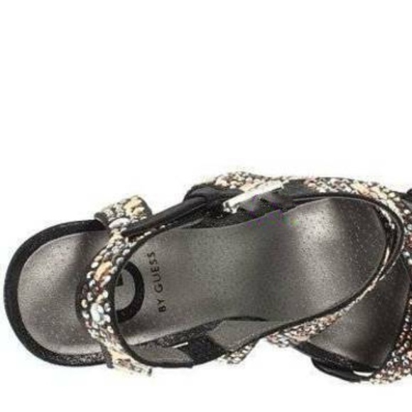 Womens Platform Heels Guess Black 9.5 Metallic Gold Studded Fx Leather Sandals - Picture 5 of 7